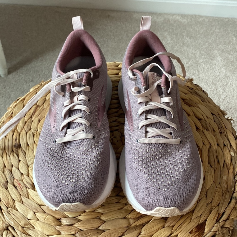 Brooks Women’s Revel Size 8 Pink Running Shoes